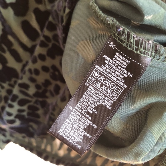 💞Sold!💞Forever 21 Forest Green Leopard Print Top sz M - Picture 5 of 5